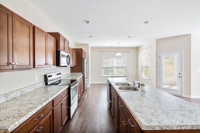 Building Photo - 6806 Shane Dr