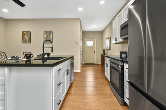 Building Photo - 1220 E Pacific St