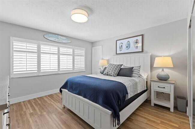 Building Photo - 3330 Gulf of Mexico Dr