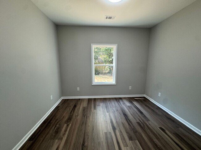 Building Photo - 228 E Render St