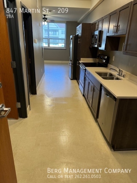 Building Photo - 847 Martin St