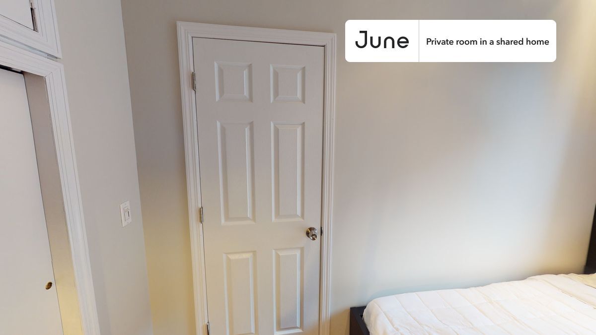 Building Photo - Private bedroom in 2 bed/1 bath Home