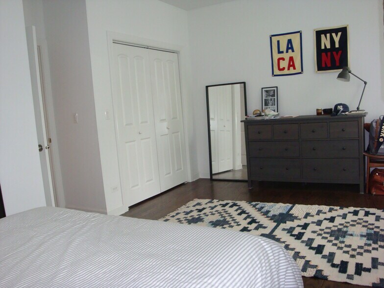 Master bedroom - 2800 W Logan Blvd