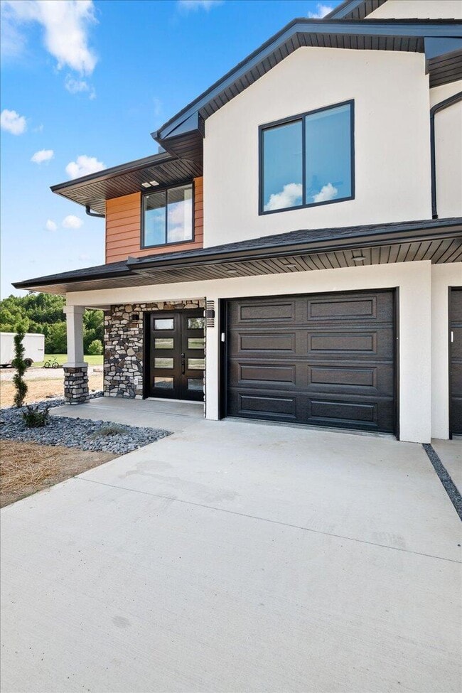 Building Photo - 145 Crooked Creek Dr