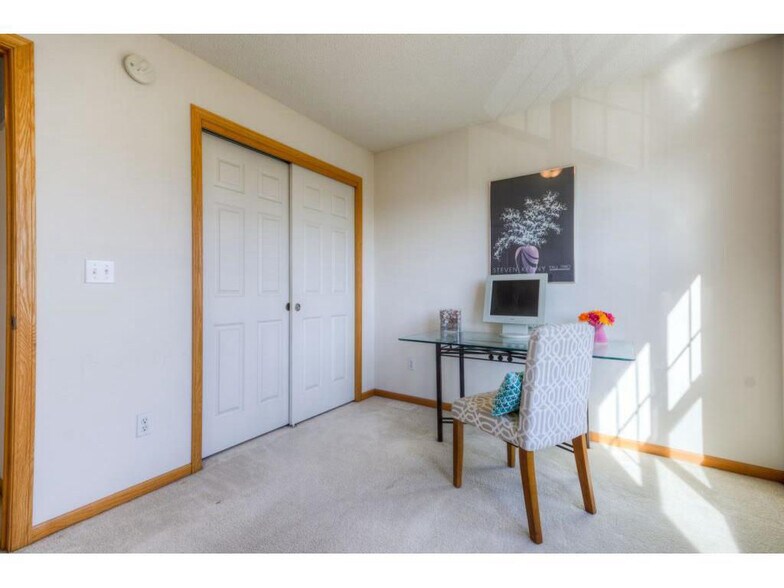 Building Photo - 1683 Village Trail E #4