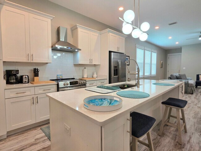Building Photo - 8088 Carmel Cir