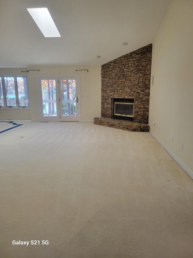 Building Photo - 148 Lakewood Dr