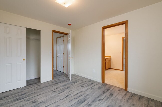 Building Photo - Crofton Hills 2 story