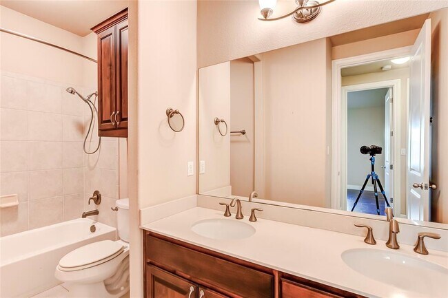 Building Photo - 4103 Front Range Ln