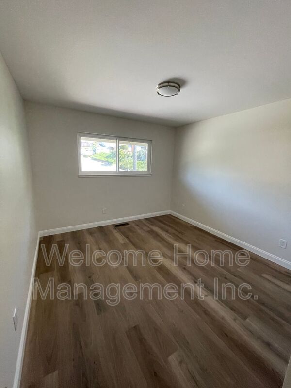 Building Photo - 16233 San Remo Dr