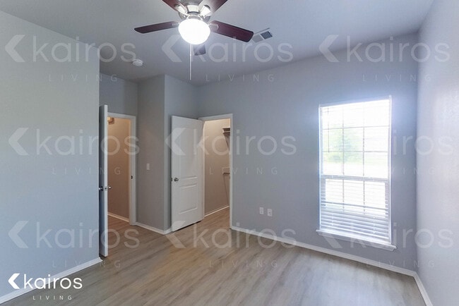 Building Photo - 9822 Prather Ave