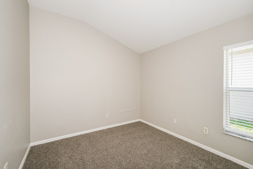Building Photo - 4204 Knob Lake Ct