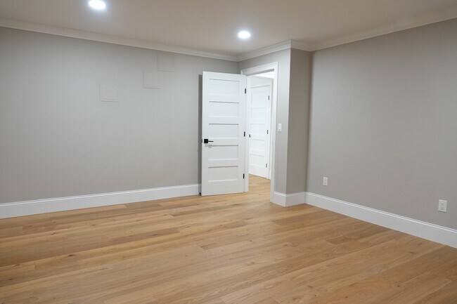 Building Photo - 4 Mill Pond LN