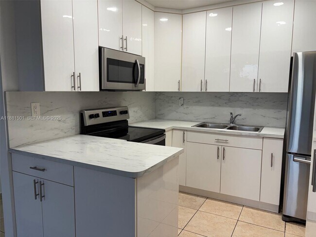 Building Photo - 3551 SW 9th Terrace