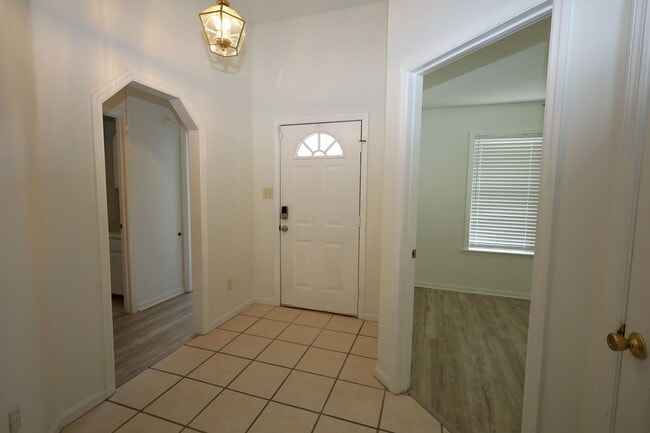Building Photo - 4220 Wilshire Dr