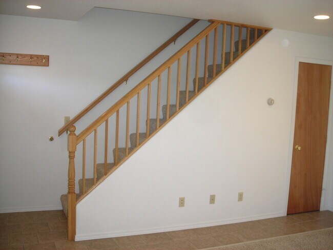 Building Photo - 36185 Dawn Dr