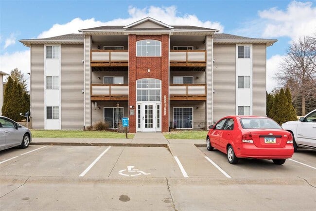 Building Photo - 2432 Rushmore Dr