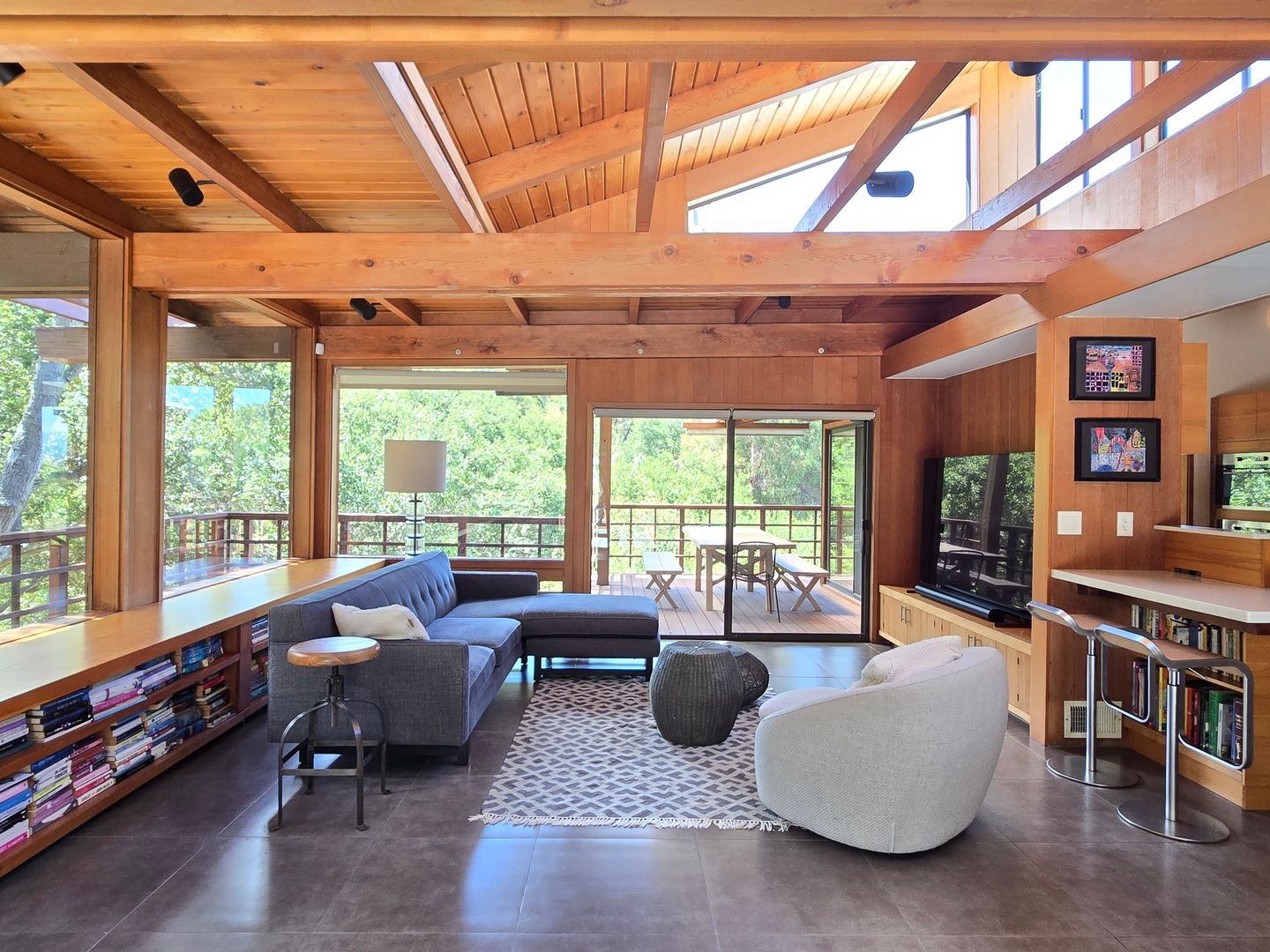 Building Photo - 17089 Crescent Dr