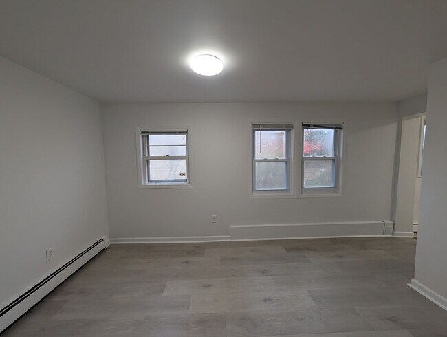 Building Photo - Stunning 3 bedroom 2 bathroom single family house available in Asbury Park!