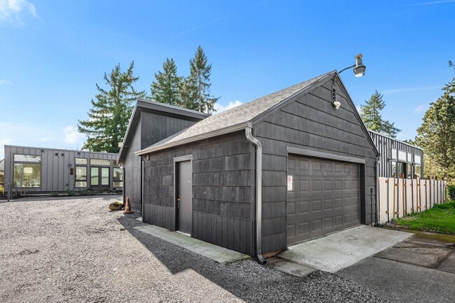 Building Photo - Morris Street Commons Modualr Living! 2/1 55+ Community Living!