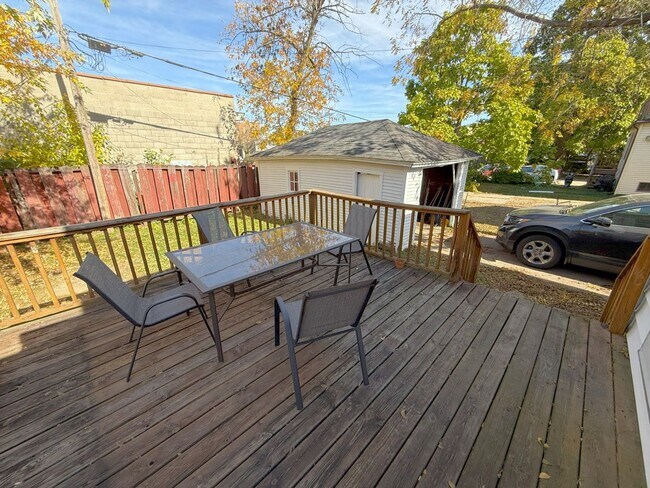 Building Photo - 1128 Bowen Ct