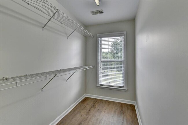 Building Photo - 2026 Merrimont Way