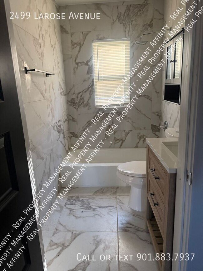 Building Photo - 2499 Larose Ave