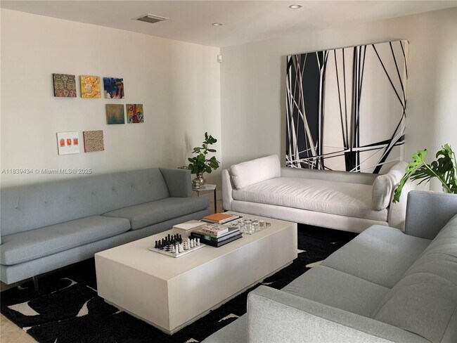 Building Photo - 614 San Juan Dr