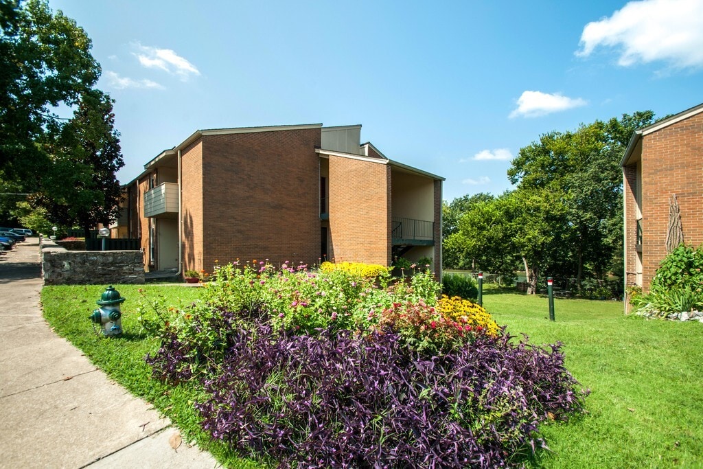 Building Photo - 515 Basswood Ave