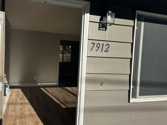 Building Photo - 3 Bedroom home