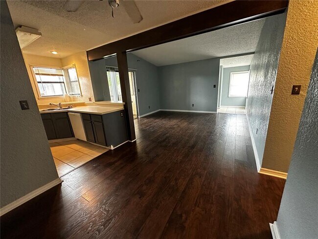 Building Photo - 2942 Antique Oaks Cir