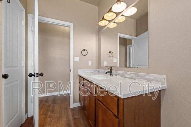 Building Photo - 1710 N Wild Bill Hickock Dr