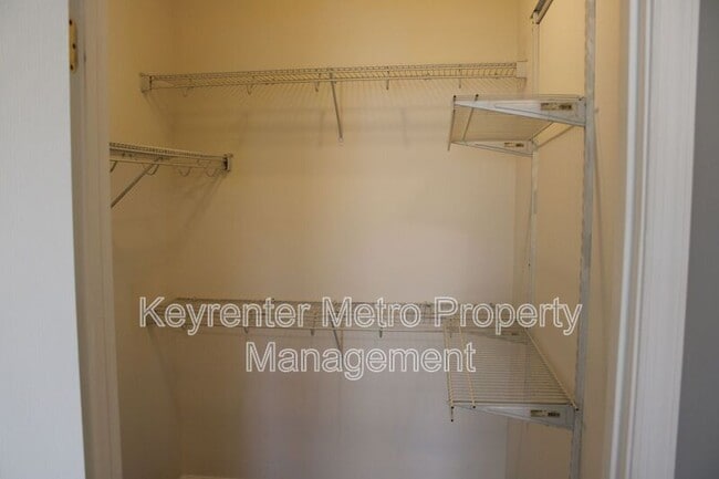 Building Photo - 1321 Karen Blvd