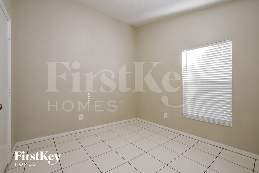 Building Photo - 10524 Cherry Oak Cir