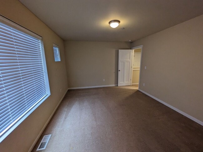Building Photo - 1077 Hiton Cir