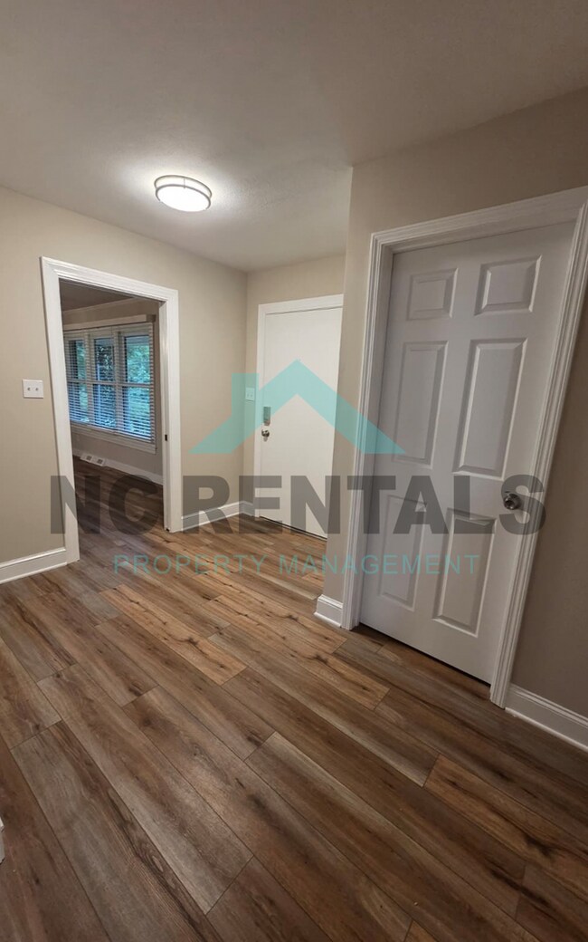 Building Photo - 706 Hedrick Dr