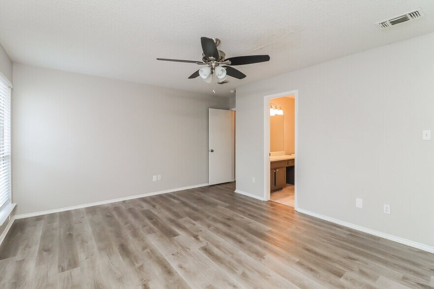 Building Photo - 208 Rosewood Ln