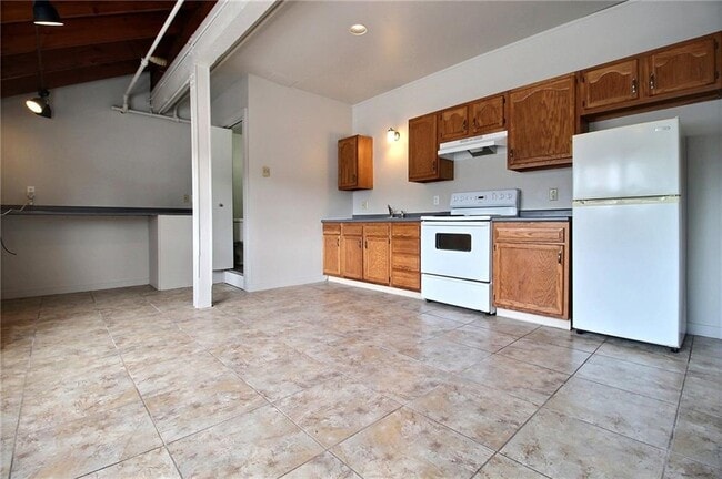 Building Photo - 55 Beach St