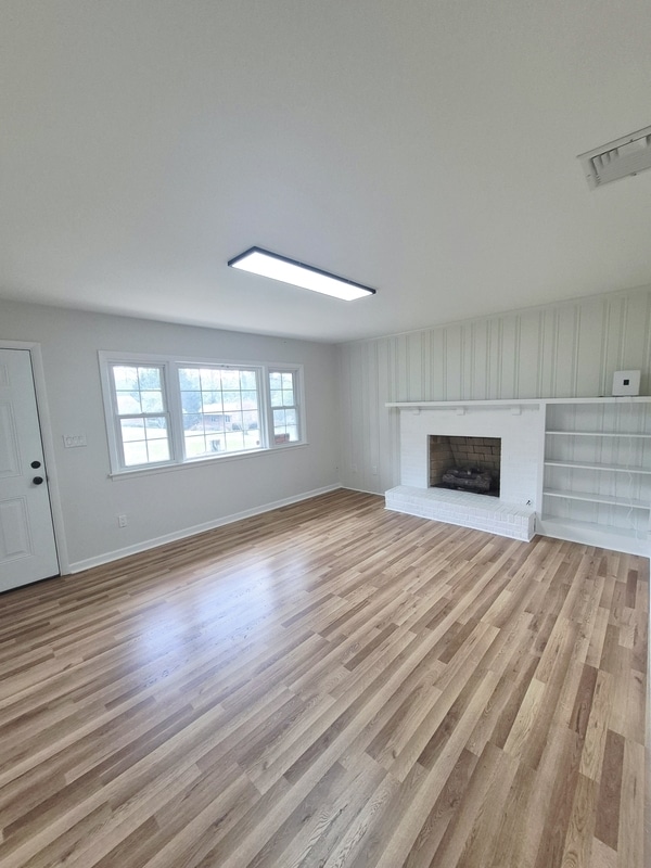 Building Photo - 200 Wellview Dr
