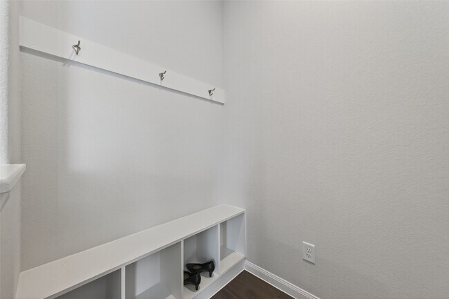 Building Photo - 3025 Waxwing Dr