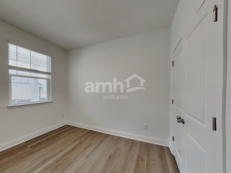 Building Photo - 9076 Henley Ave