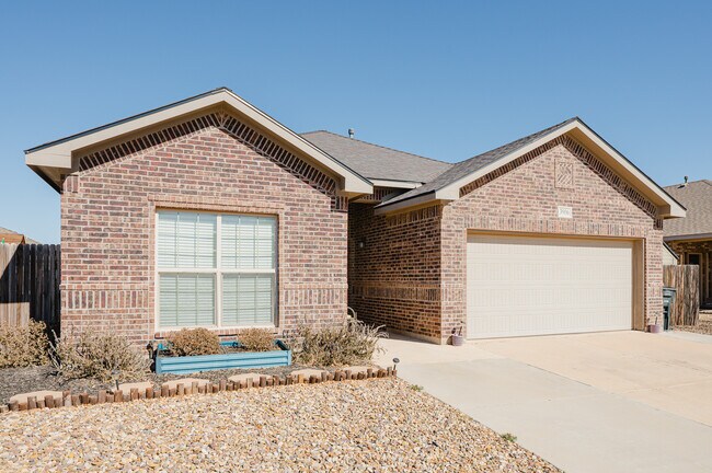 Building Photo - 3906 Oporto St