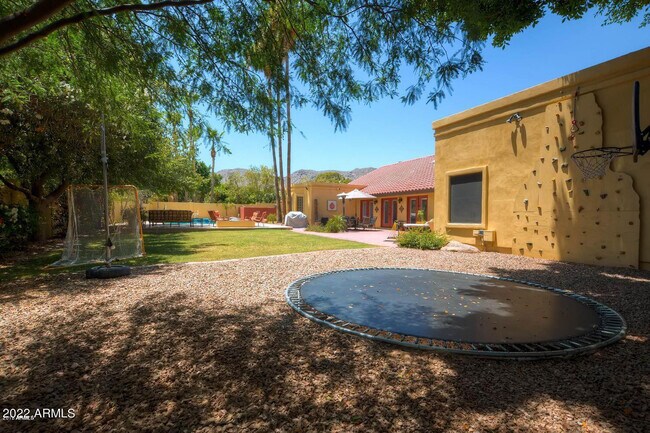 Building Photo - 3437 E Equestrian Trail