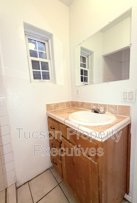 Building Photo - 208 W Ventura St