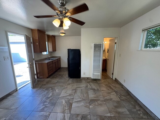 Building Photo - STUDIO APARTMENT WITH KITCHEN & BATHROOM A...