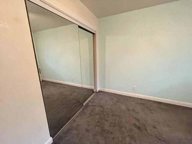 Building Photo - 1825 Stokes St