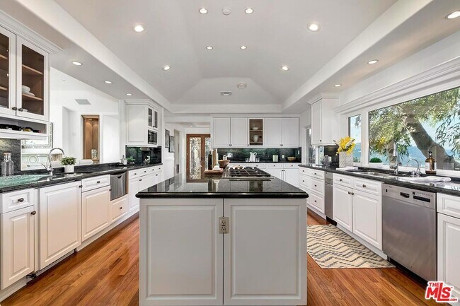 Building Photo - 3595 Wonder View Dr