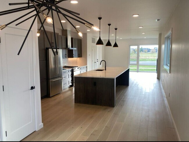 Building Photo - Single Family HOME with 3 Bedrooms 2 1/2 B...