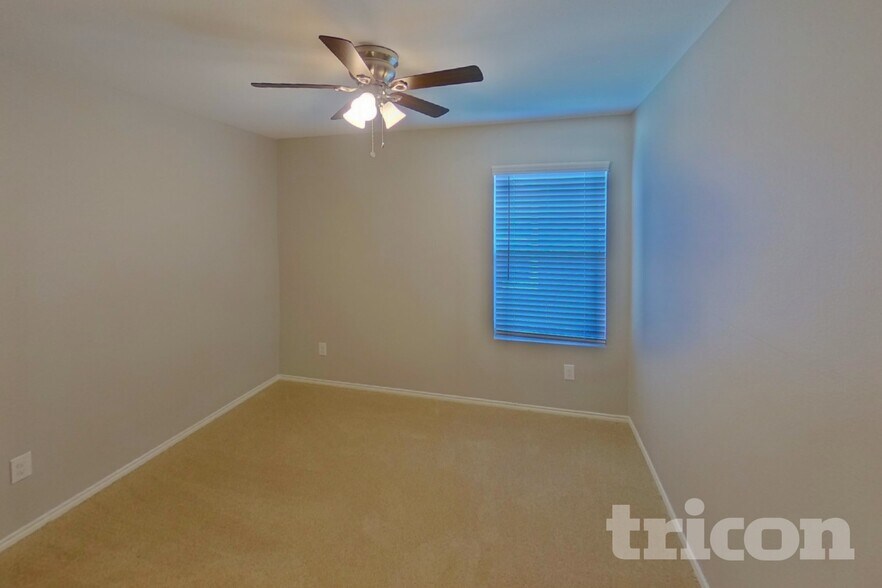 Building Photo - 6445 Middlebury Dr