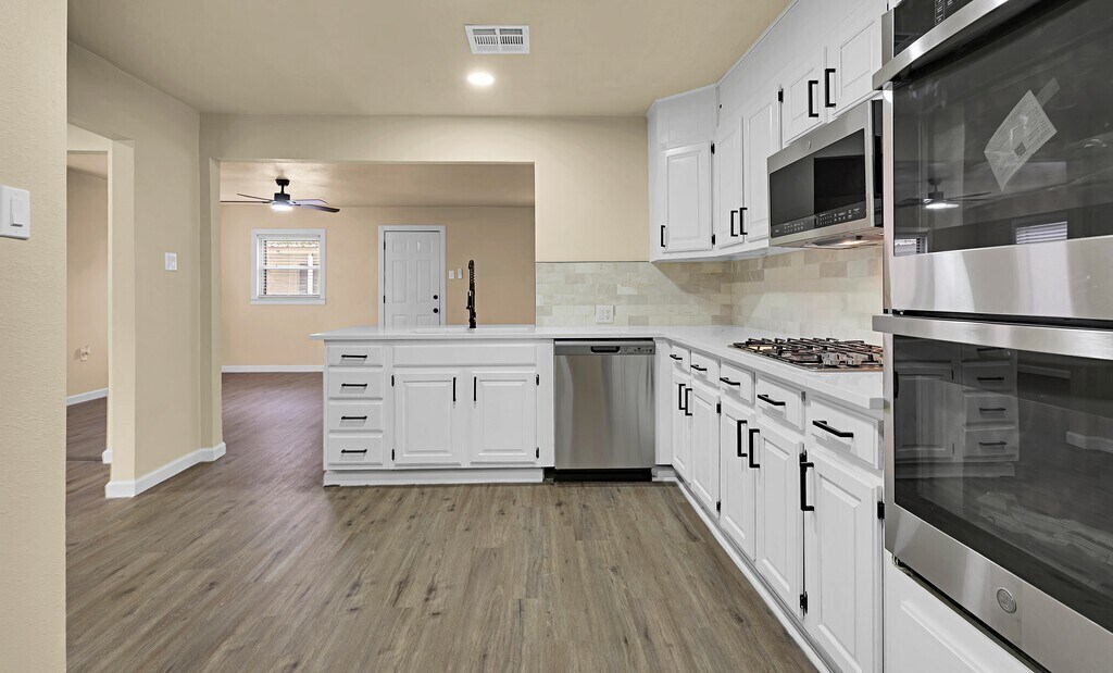 Building Photo - 3225 Edmond Ave